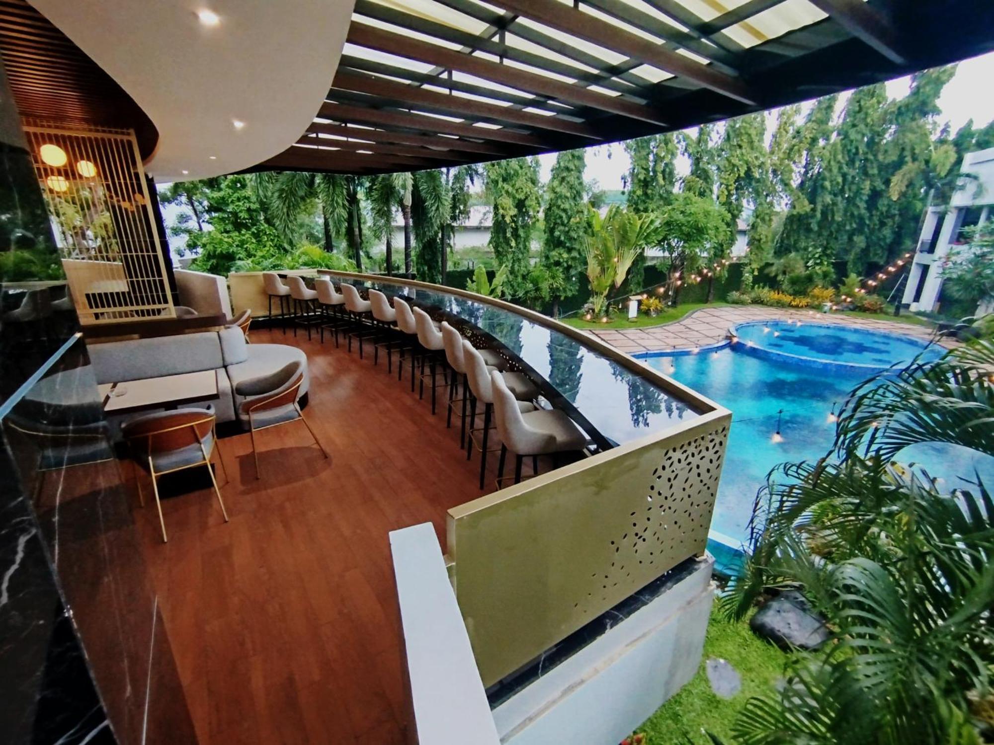 The Sun Hotel Sidoarjo Extérieur photo