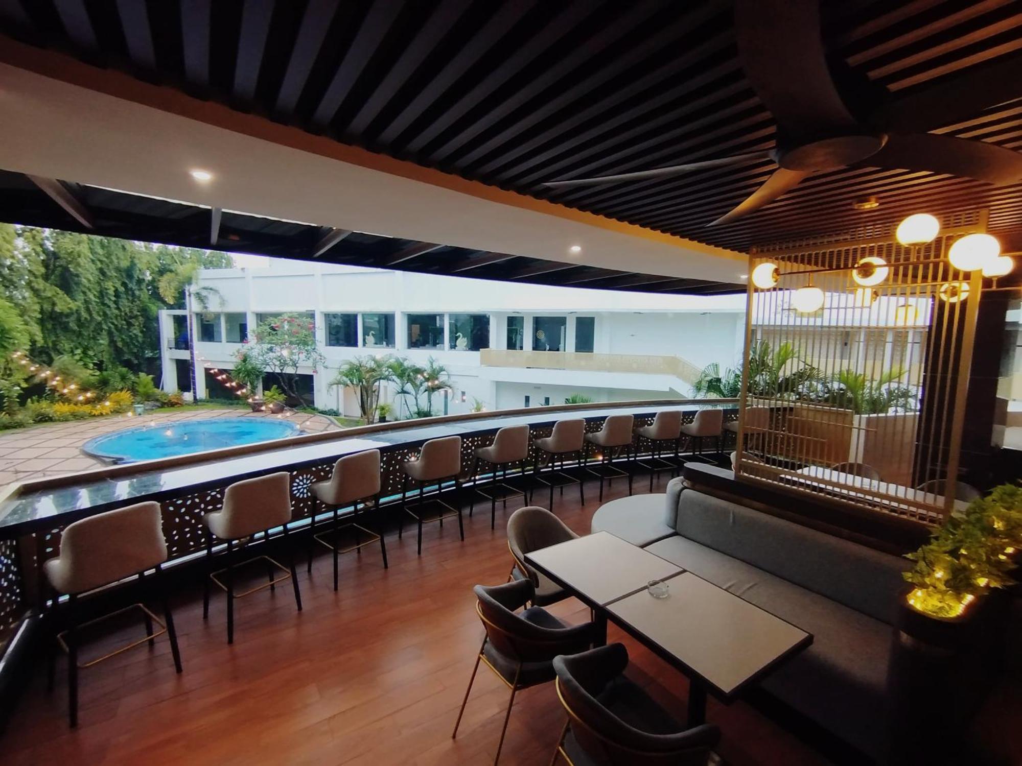 The Sun Hotel Sidoarjo Extérieur photo