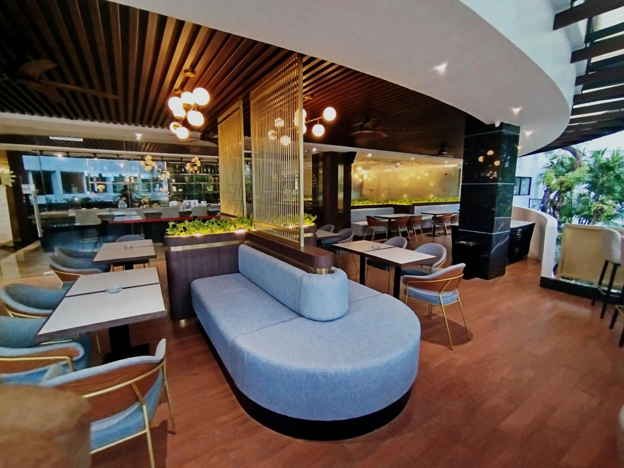 The Sun Hotel Sidoarjo Extérieur photo