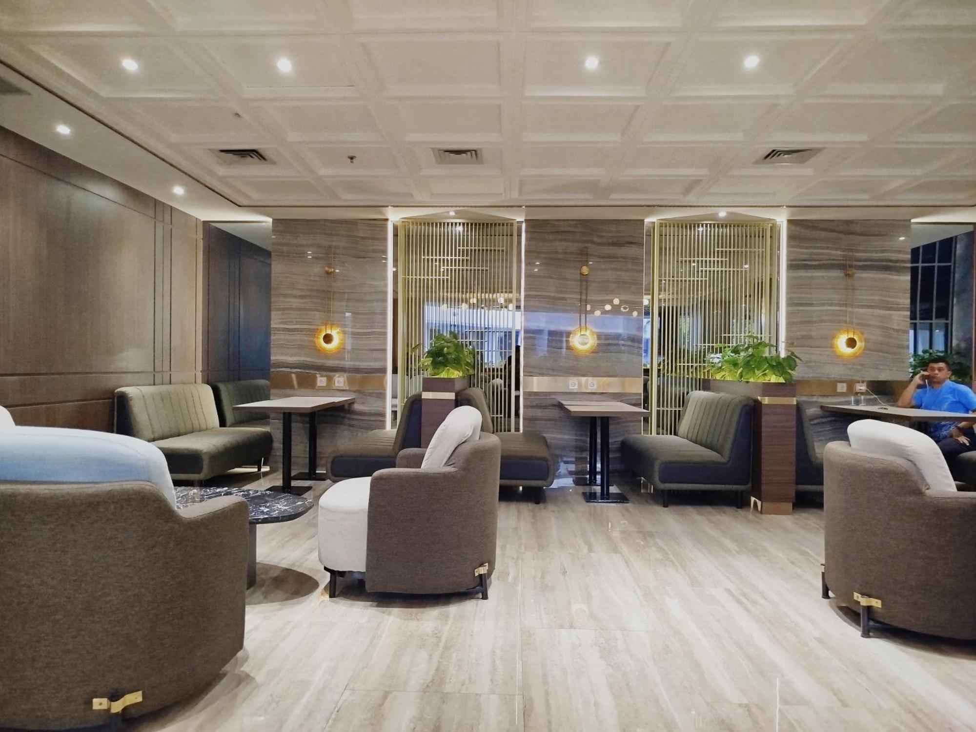 The Sun Hotel Sidoarjo Extérieur photo