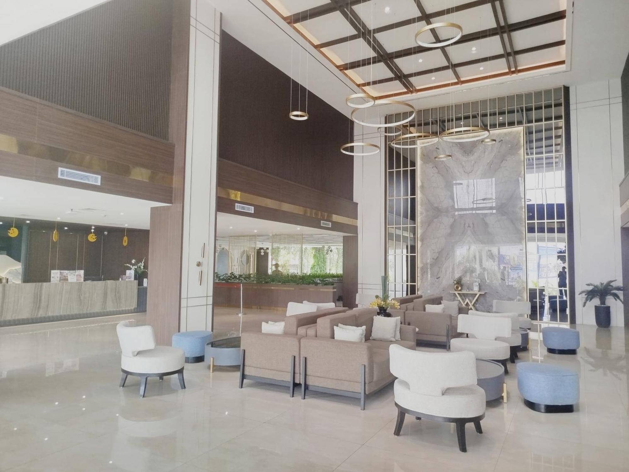 The Sun Hotel Sidoarjo Extérieur photo