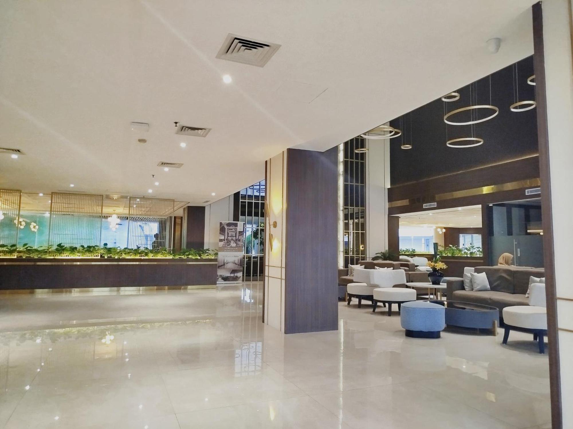 The Sun Hotel Sidoarjo Extérieur photo
