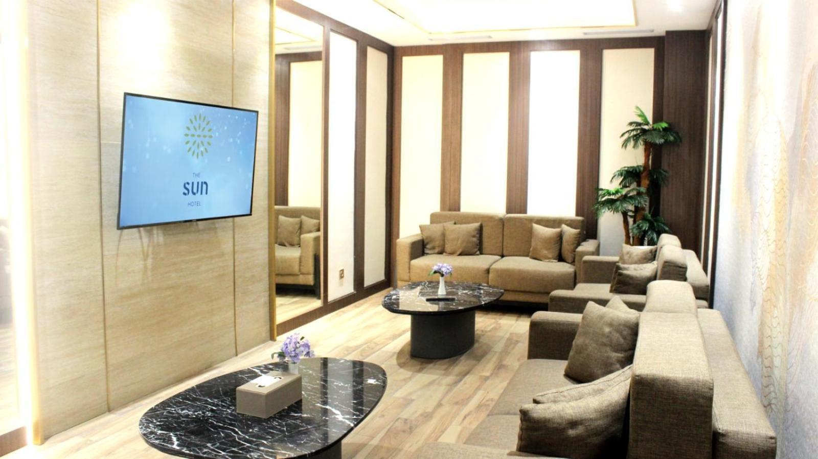 The Sun Hotel Sidoarjo Extérieur photo
