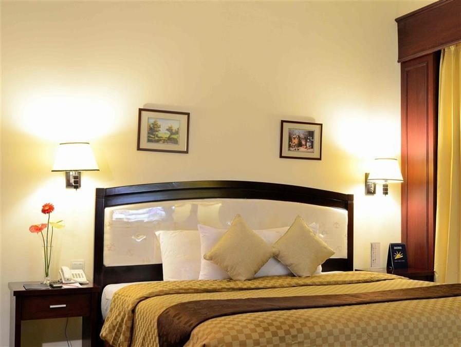 The Sun Hotel Sidoarjo Extérieur photo