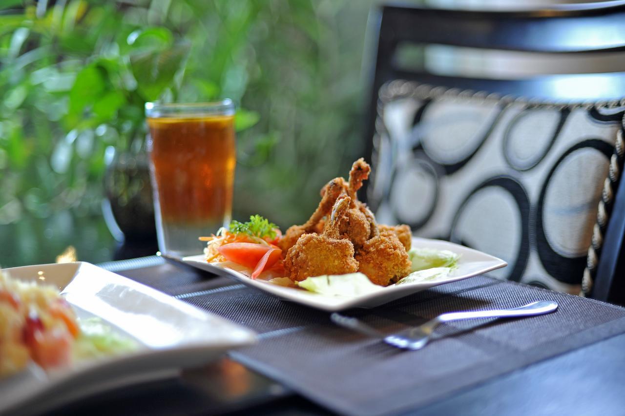 The Sun Hotel Sidoarjo Extérieur photo