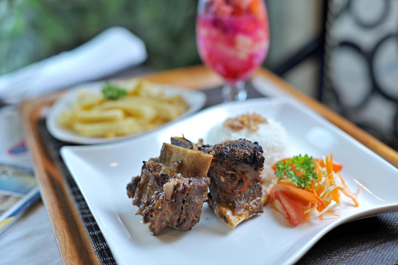The Sun Hotel Sidoarjo Extérieur photo
