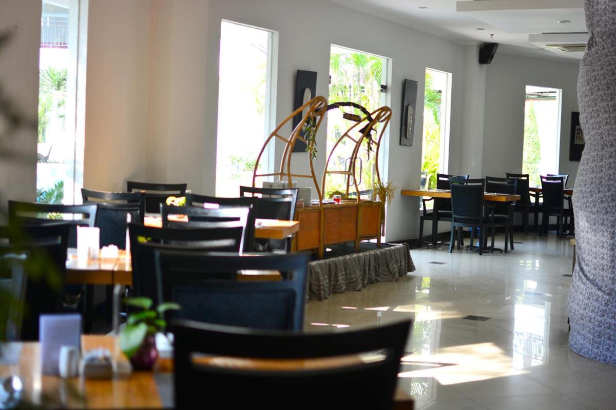 The Sun Hotel Sidoarjo Extérieur photo