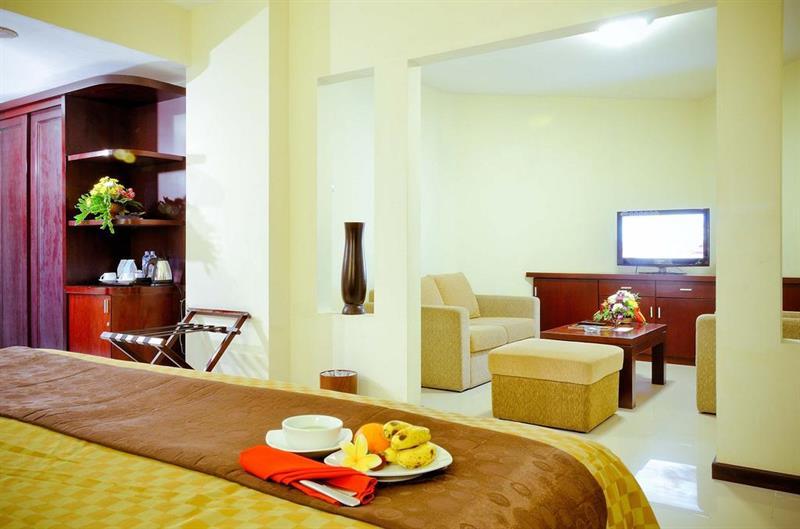 The Sun Hotel Sidoarjo Extérieur photo