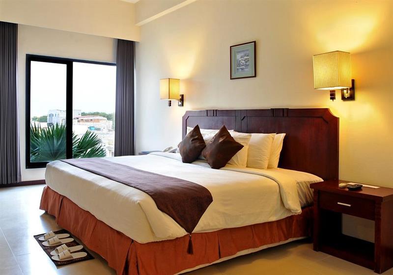 The Sun Hotel Sidoarjo Extérieur photo