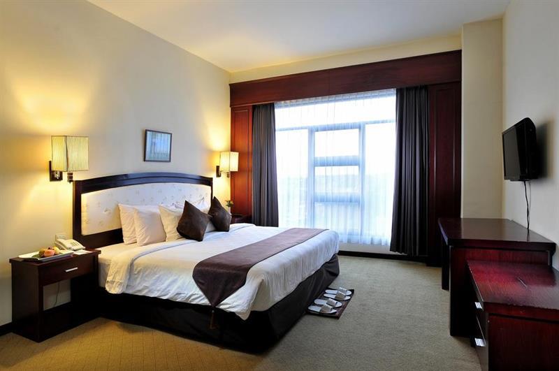 The Sun Hotel Sidoarjo Extérieur photo