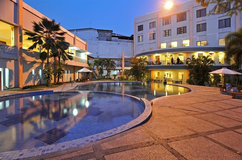 The Sun Hotel Sidoarjo Extérieur photo