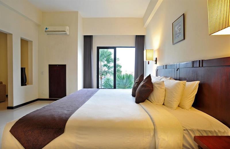 The Sun Hotel Sidoarjo Extérieur photo