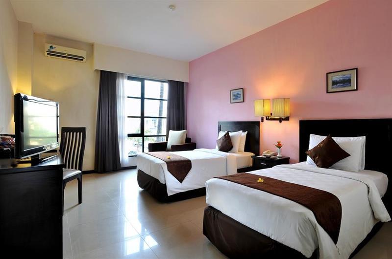 The Sun Hotel Sidoarjo Extérieur photo