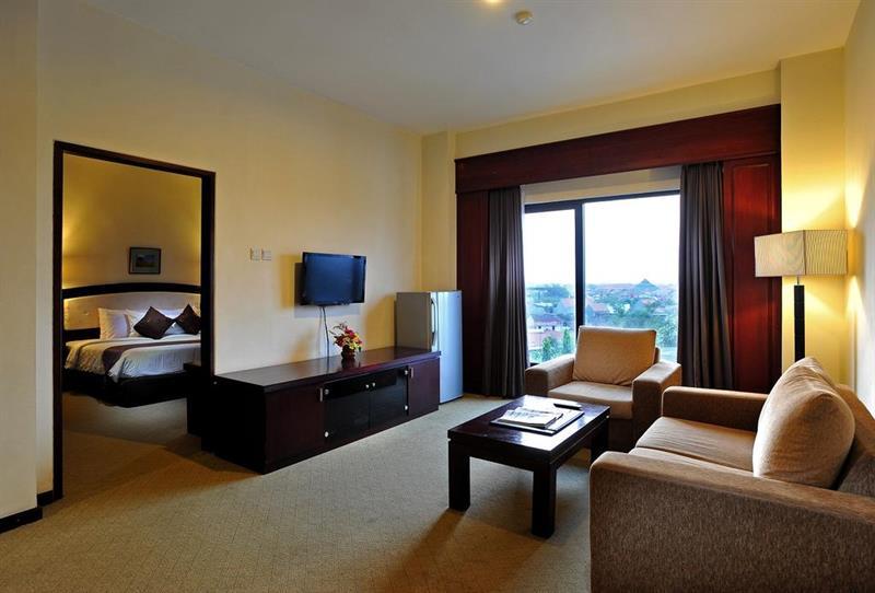The Sun Hotel Sidoarjo Extérieur photo