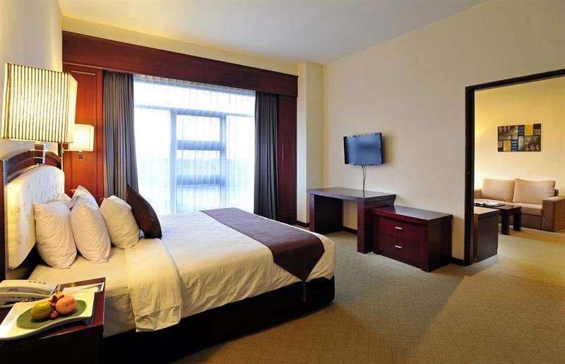 The Sun Hotel Sidoarjo Extérieur photo